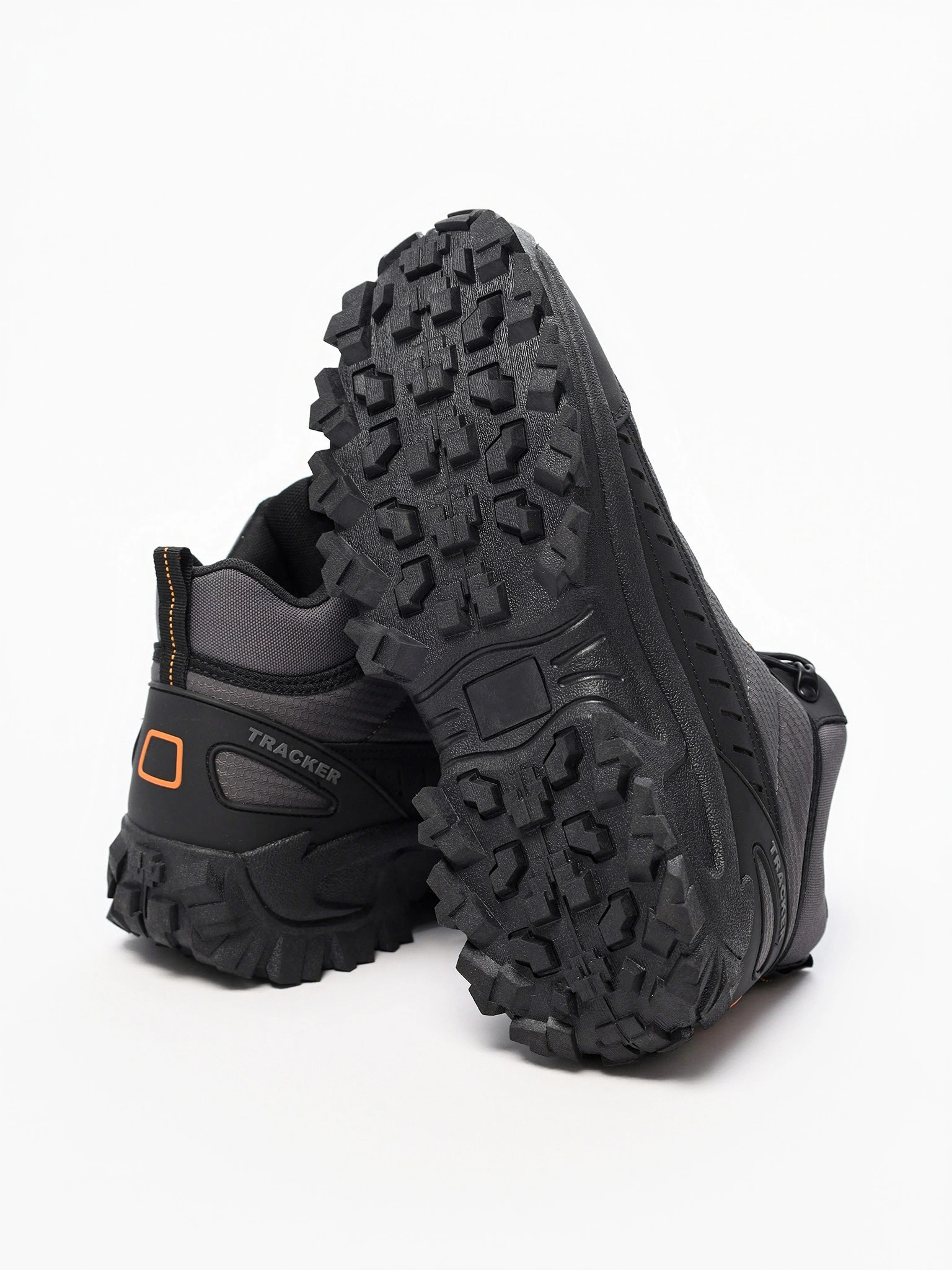 Кроссовки серого цвета текстильные на рельефной подошве